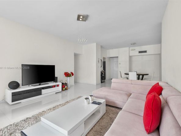 3731 N Country Club Dr 127, Aventura FL 33180