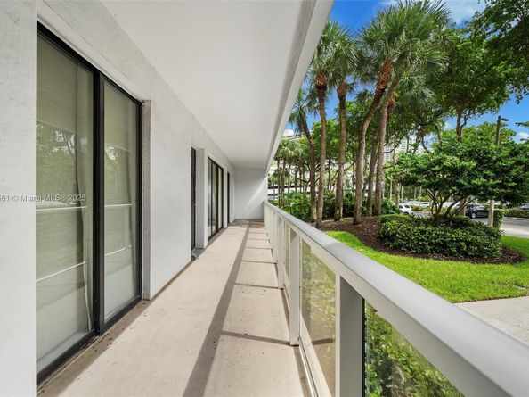 3731 N Country Club Dr 127, Aventura FL 33180