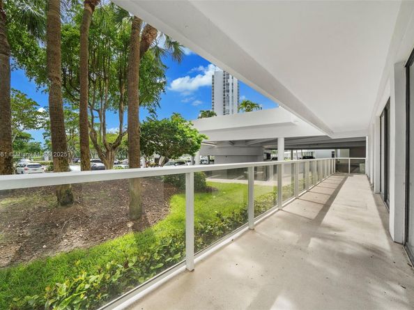 3731 N Country Club Dr 127, Aventura FL 33180