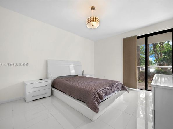 3731 N Country Club Dr 127, Aventura FL 33180