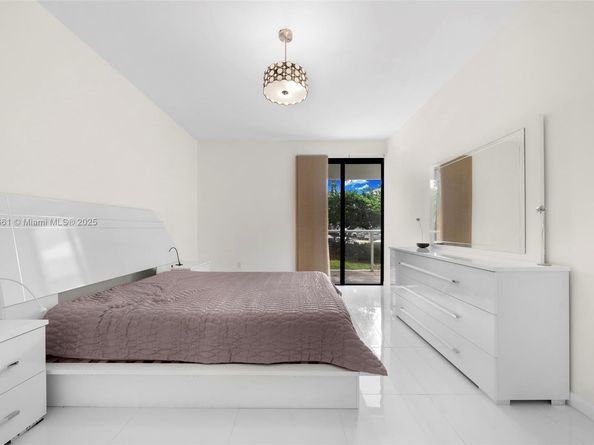 3731 N Country Club Dr 127, Aventura FL 33180