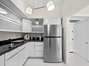 3731 N Country Club Dr 127, Aventura FL 33180