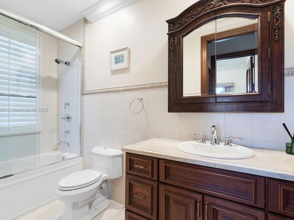 4241 NE 23 Terrace, Lighthouse Point FL 33064