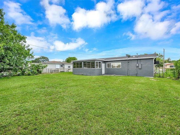 1745 NW 189th Ter, Miami Gardens FL 33056