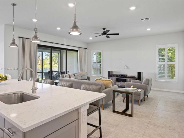 21824 Canadensis Cir 102, Boca Raton FL 33428