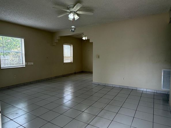 6371 SW 34th St, Miami FL 33155