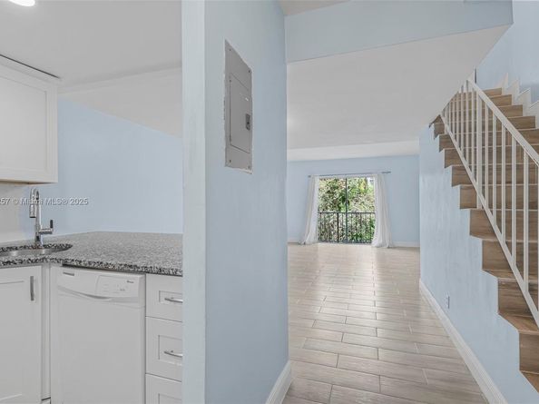 6709 N Kendall Dr 229, Pinecrest FL 33156