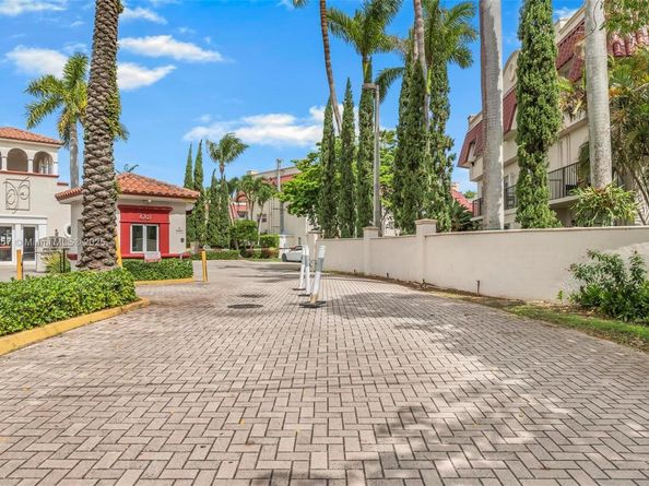 6709 N Kendall Dr 229, Pinecrest FL 33156