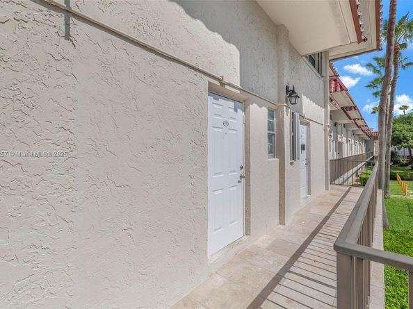 6709 N Kendall Dr 229, Pinecrest FL 33156