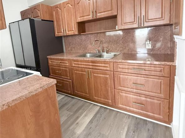 1450 NW 35th St, Miami FL 33142