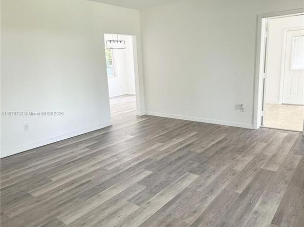 1450 NW 35th St, Miami FL 33142