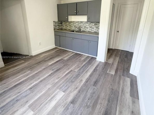 1450 NW 35th St, Miami FL 33142