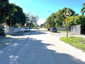 9221 Broad Manor Rd, Miami FL 33147