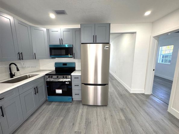 9221 Broad Manor Rd, Miami FL 33147