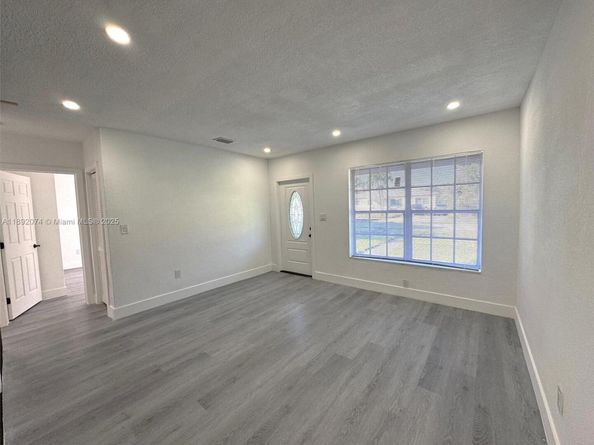 9221 Broad Manor Rd, Miami FL 33147