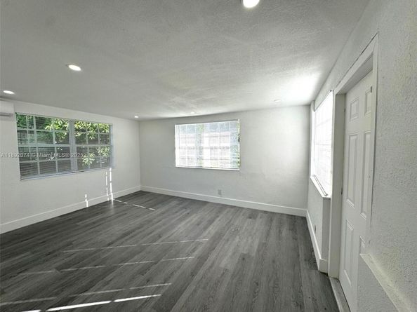 9221 Broad Manor Rd, Miami FL 33147
