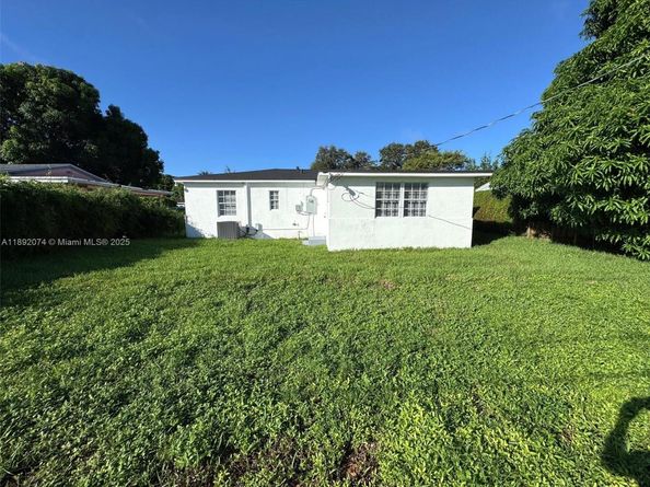9221 Broad Manor Rd, Miami FL 33147