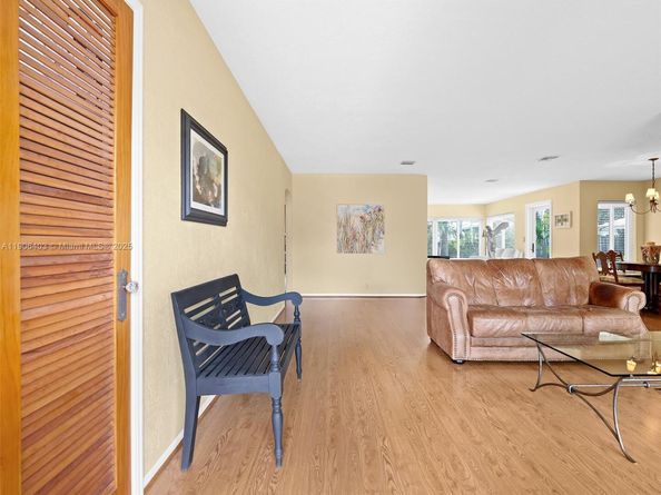 1038 Tyler St, Hollywood FL 33019