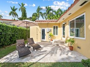 1038 Tyler St, Hollywood FL 33019