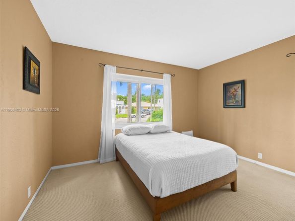 1038 Tyler St, Hollywood FL 33019