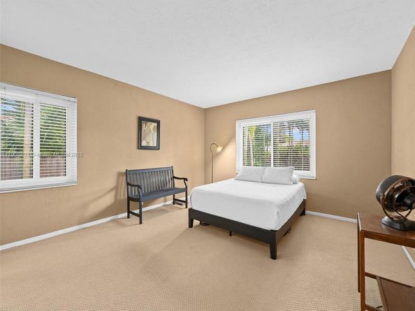 1038 Tyler St, Hollywood FL 33019