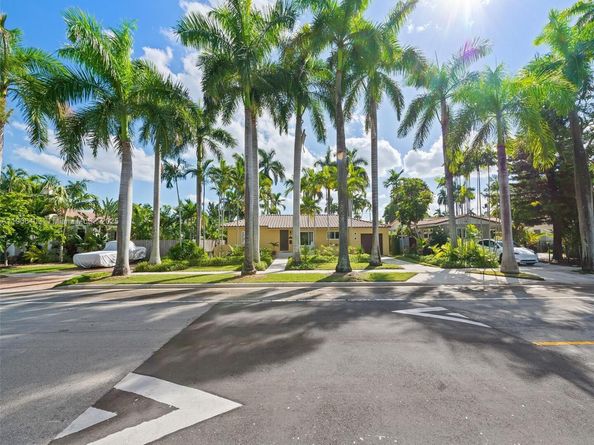 1038 Tyler St, Hollywood FL 33019