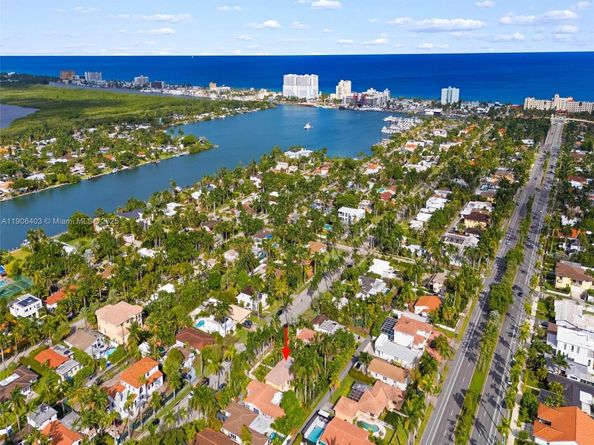 1038 Tyler St, Hollywood FL 33019