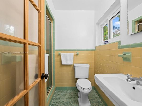 1038 Tyler St, Hollywood FL 33019