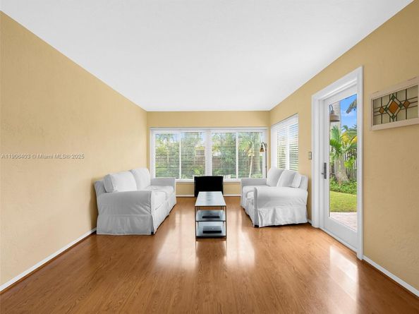 1038 Tyler St, Hollywood FL 33019