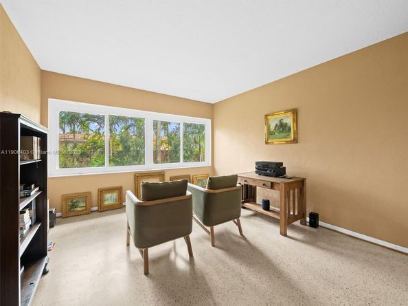 1038 Tyler St, Hollywood FL 33019