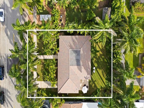 1038 Tyler St, Hollywood FL 33019