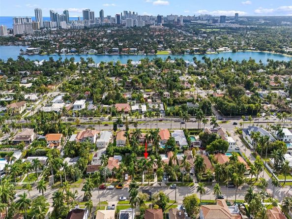 1038 Tyler St, Hollywood FL 33019