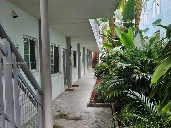 6905 Bay Dr 16, Miami Beach FL 33141