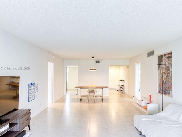 4015 W Palm Aire Dr 506, Pompano Beach FL 33069