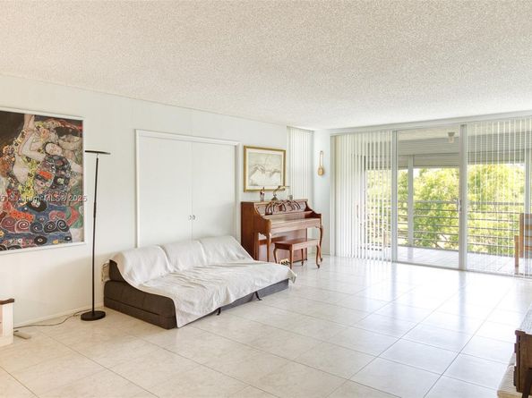 4015 W Palm Aire Dr 506, Pompano Beach FL 33069