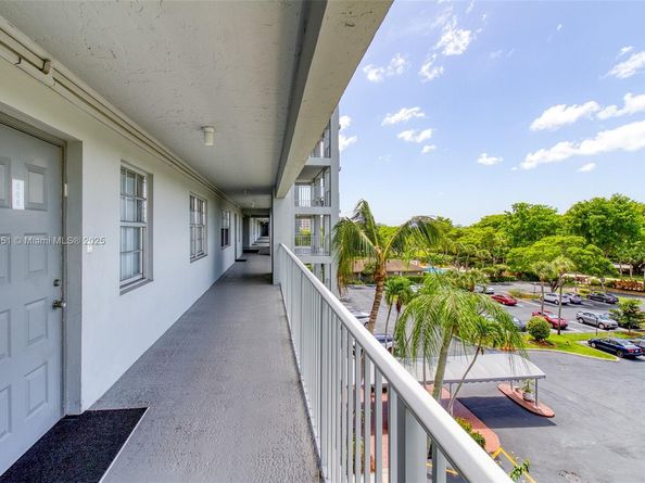 4015 W Palm Aire Dr 506, Pompano Beach FL 33069