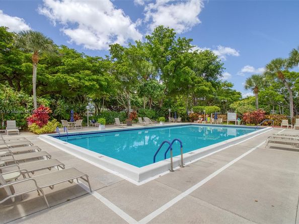 4015 W Palm Aire Dr 506, Pompano Beach FL 33069