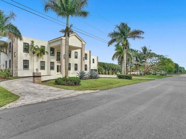 1430 NW 114th Ave, Plantation FL 33323