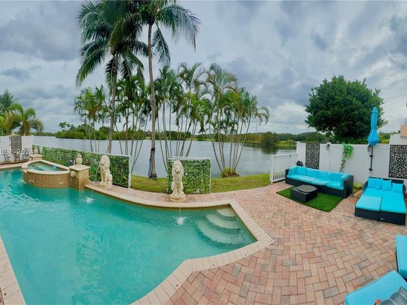5363 SW 38th Ave, Hollywood FL 33312