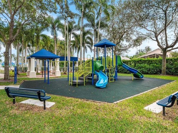 1894 NW 141st Ave, Pembroke Pines FL 33028