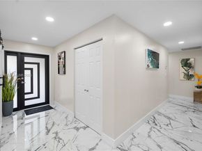 10446 SW 52nd St, Cooper City FL 33328