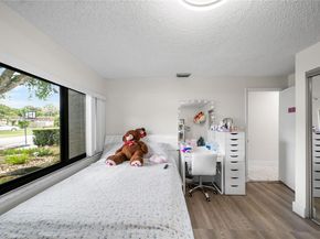 10446 SW 52nd St, Cooper City FL 33328