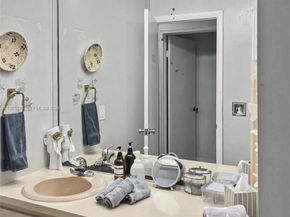 1712 SW 13th St, Miami FL 33145