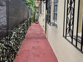 1712 SW 13th St, Miami FL 33145