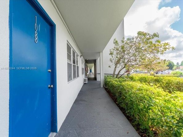 301 SW 135th Ave 108C, Pembroke Pines FL 33027