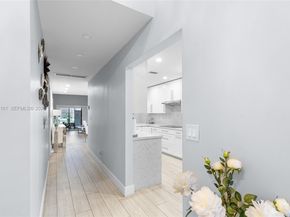 1064 NW 97th Ave 219, Pembroke Pines FL 33024