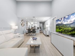 1064 NW 97th Ave 219, Pembroke Pines FL 33024