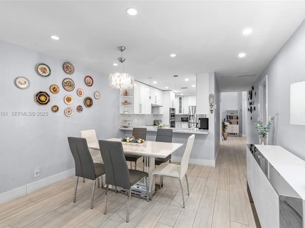 1064 NW 97th Ave 219, Pembroke Pines FL 33024