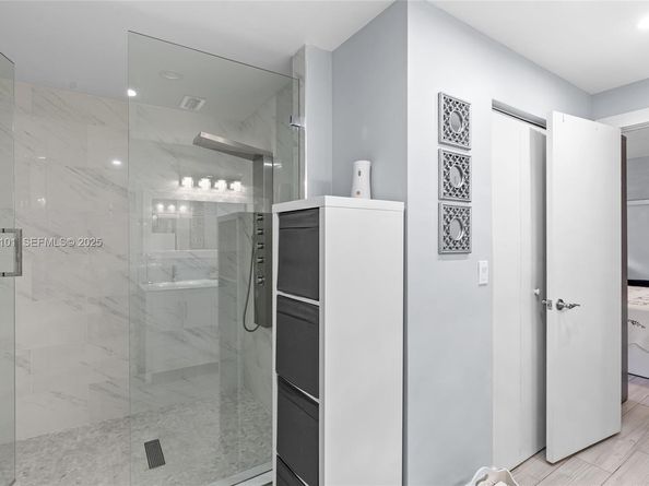 1064 NW 97th Ave 219, Pembroke Pines FL 33024