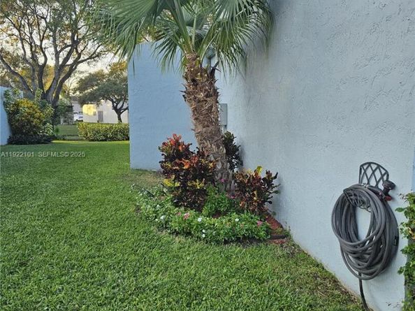 1064 NW 97th Ave 219, Pembroke Pines FL 33024